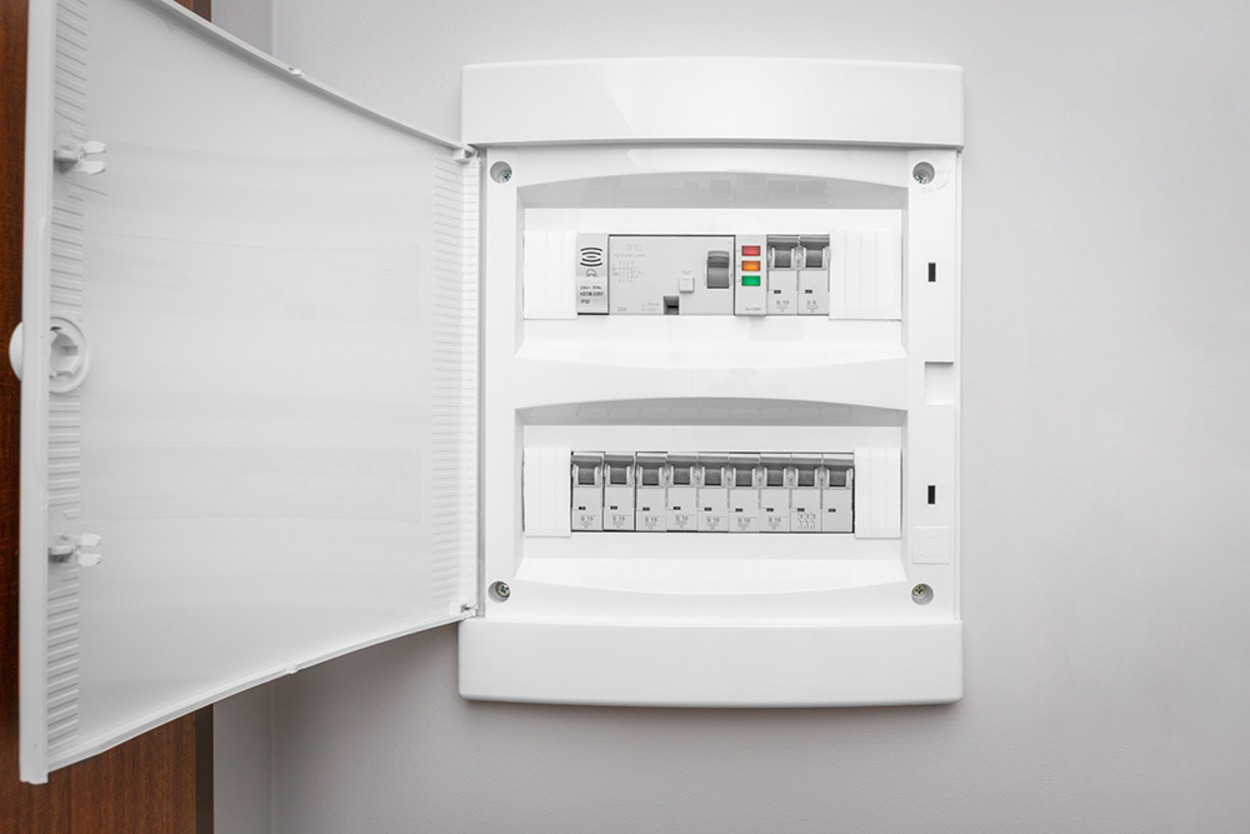 Über­spannungs­schutz bei Antel Elektrotechnik GmbH in Freystadt