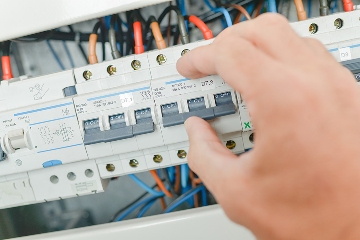 Elektro­installation bei Antel Elektrotechnik GmbH in Freystadt